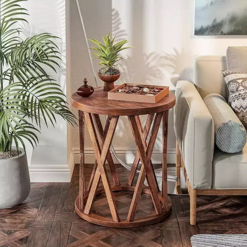 Table d'appoint style ferme ; plateau rond rustique, pieds en X.