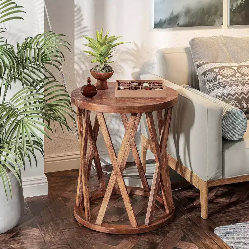 Table d'appoint style ferme ; plateau rond rustique, pieds en X.