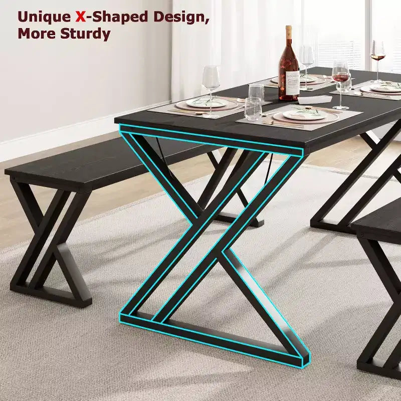 Table de salle à manger rectangulaire ; piètement métallique robuste.