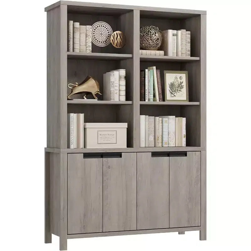 Bibliothèque de style campagnard avec portes ; étagères réglables