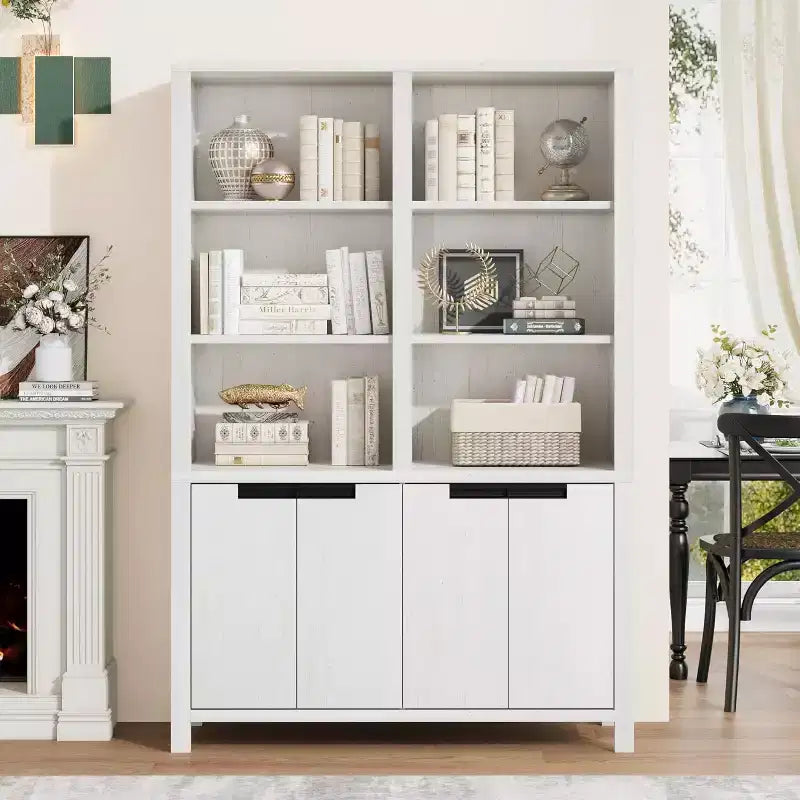 Bibliothèque de style campagnard avec portes ; étagères réglables