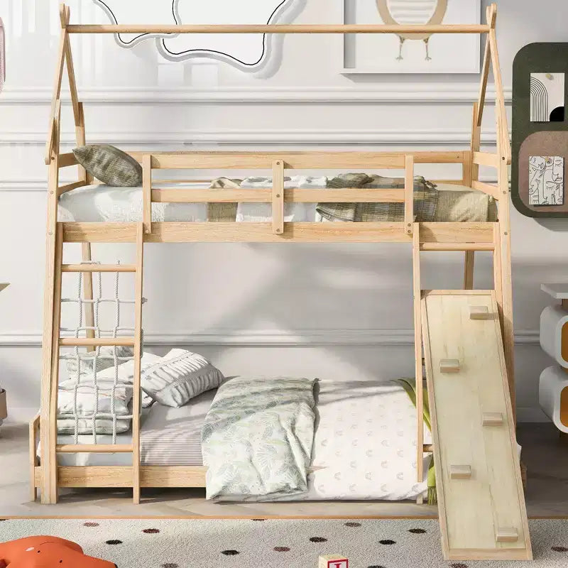 Lit superposé en bois avec barrières de sécurité, adapté aux enfants et aux adolescents.