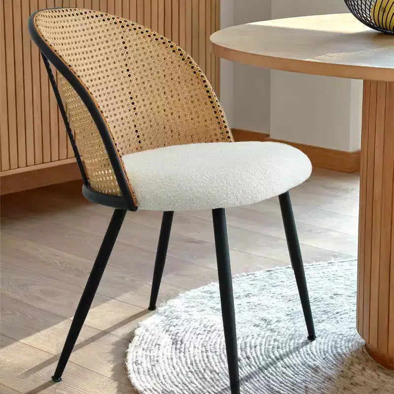 Chaise de cuisine moderne en rotin sans accoudoirs avec coussin