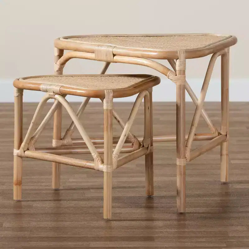 Table d'appoint. Table gigogne triangulaire fabriquée à la main