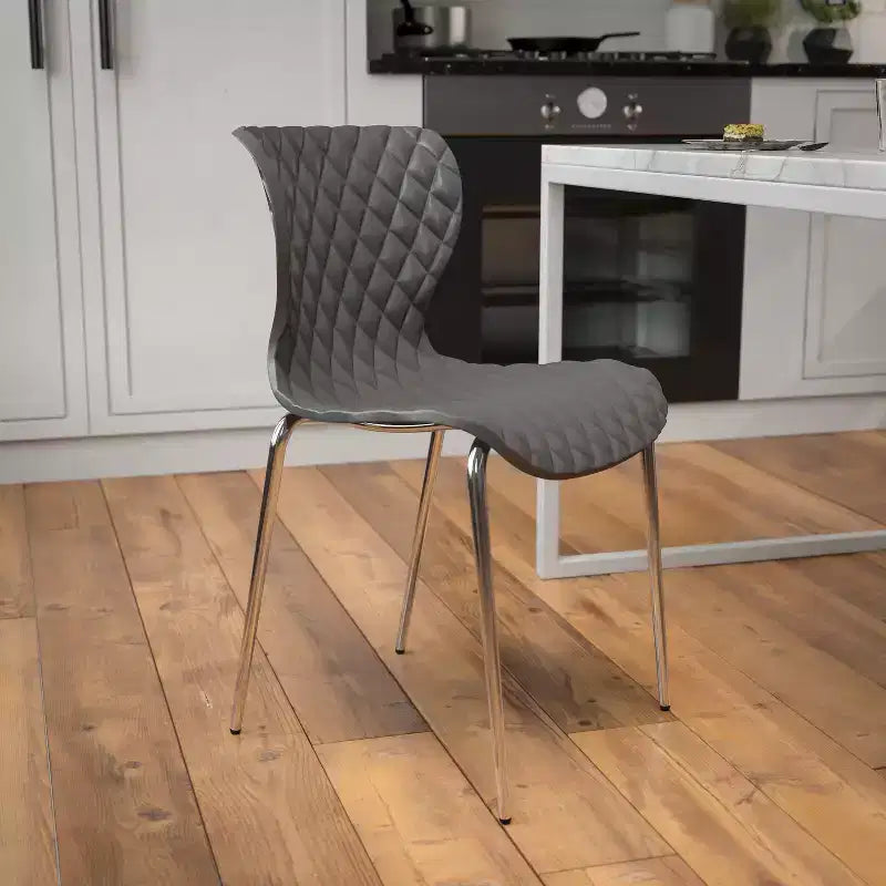 Chaise empilable en plastique au design moderne
