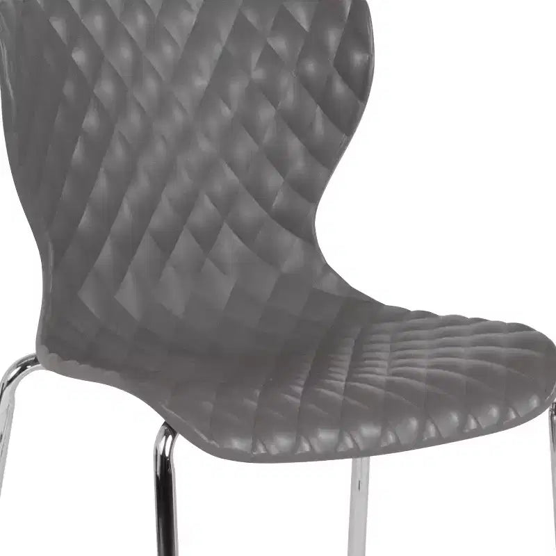 Chaise empilable en plastique au design moderne