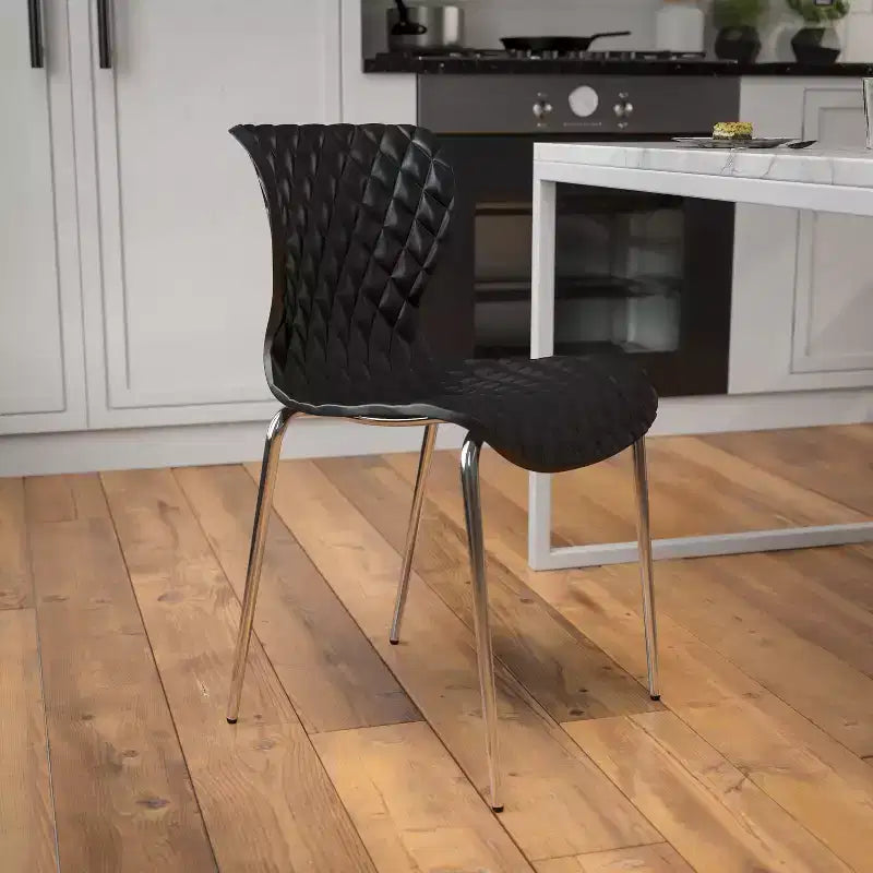 Chaise empilable en plastique au design moderne