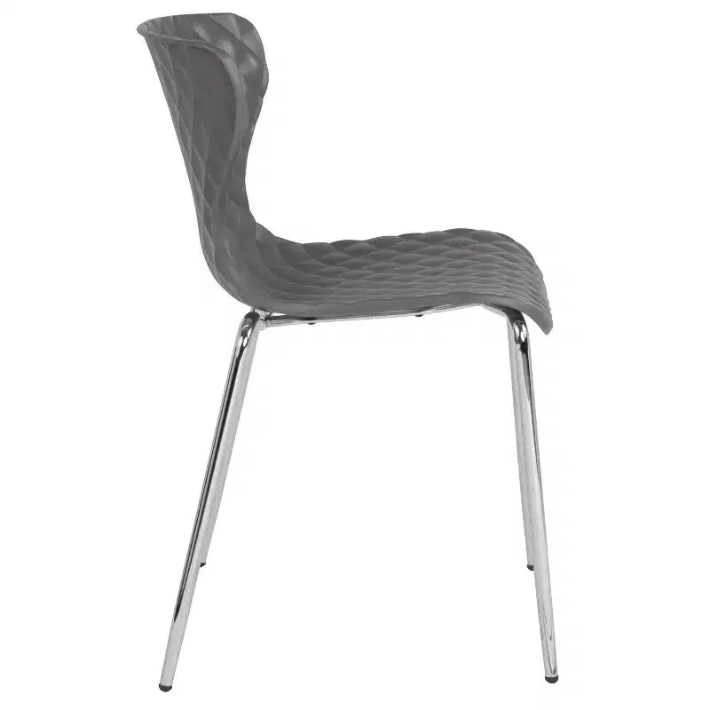 Chaise empilable en plastique au design moderne
