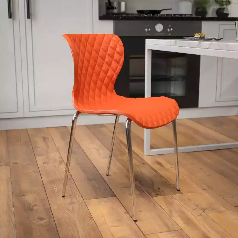 Chaise empilable en plastique au design moderne