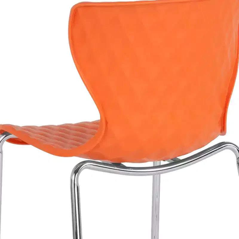 Chaise empilable en plastique au design moderne