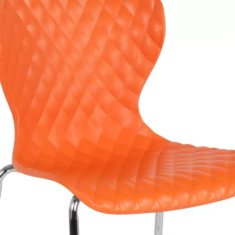 Chaise empilable en plastique au design moderne