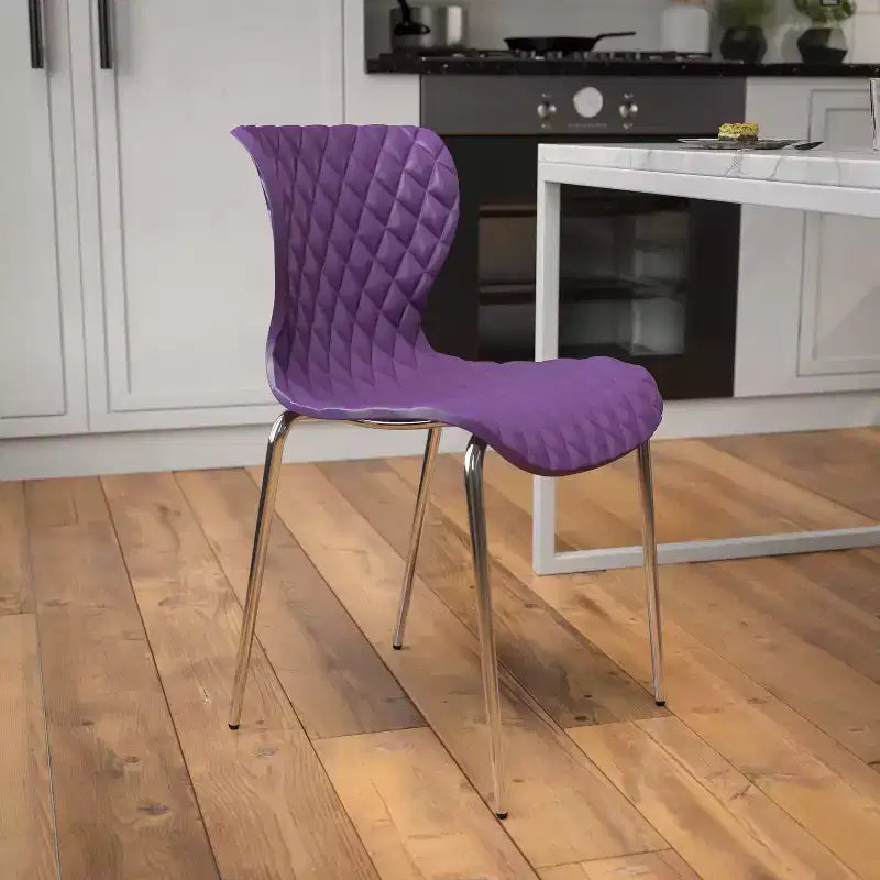 Chaise empilable en plastique au design moderne
