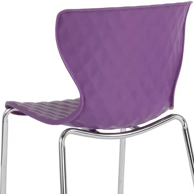 Chaise empilable en plastique au design moderne
