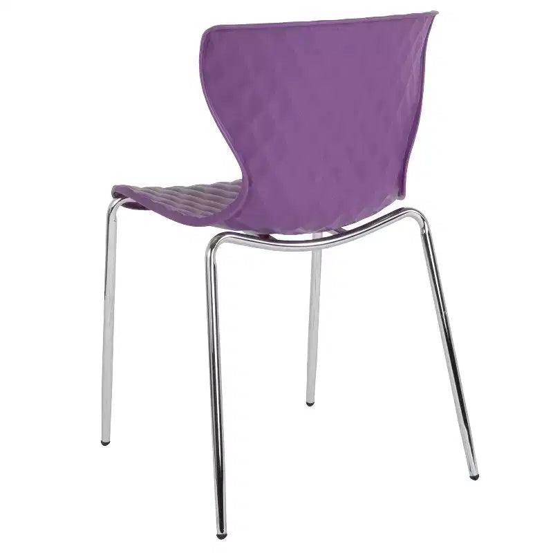 Chaise empilable en plastique au design moderne