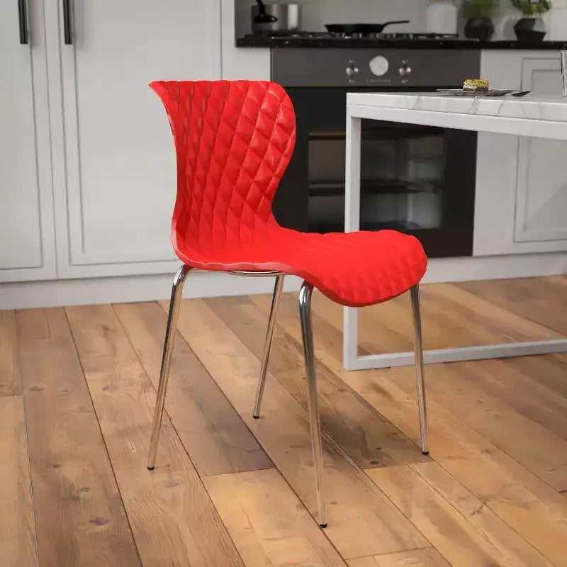 Chaise empilable en plastique au design moderne